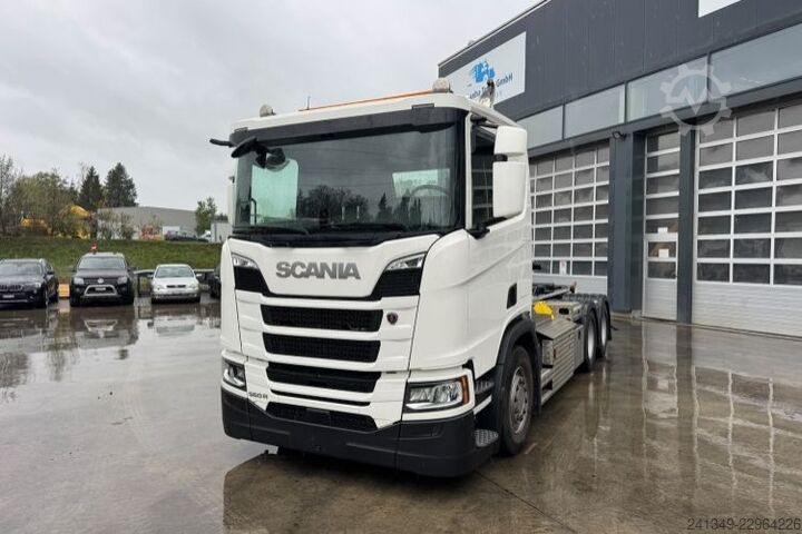 משאית מנוף מעלית מכולות (roll-off) SCANIA R560 6x4 Boogie Moser AHK