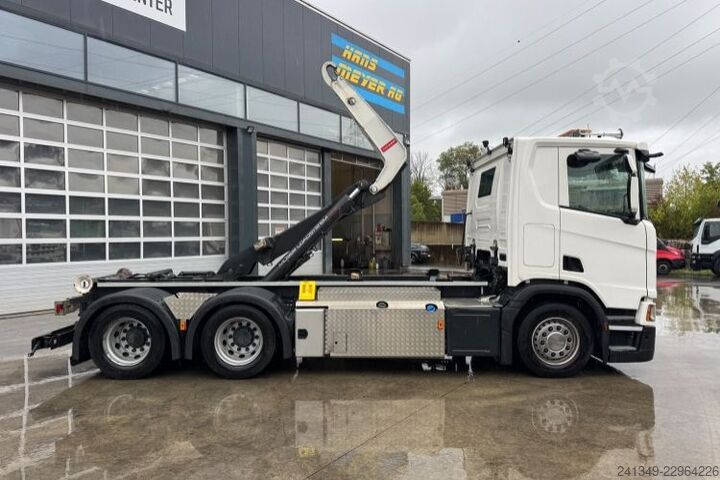 משאית מנוף מעלית מכולות (roll-off) SCANIA R560 6x4 Boogie Moser AHK