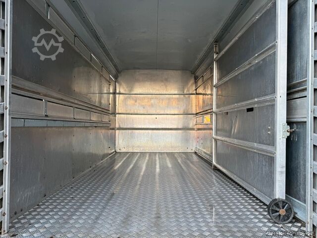 รถพ่วงขนส่งม้า IFOR WILLIAMS SB 2 TA35 PKW Tandem Viehanhänger