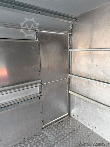 รถพ่วงขนส่งม้า IFOR WILLIAMS SB 2 TA35 PKW Tandem Viehanhänger