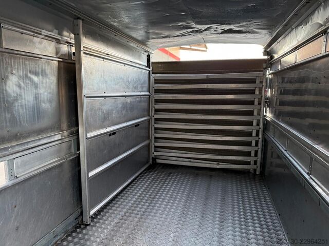 รถพ่วงขนส่งม้า IFOR WILLIAMS SB 2 TA35 PKW Tandem Viehanhänger