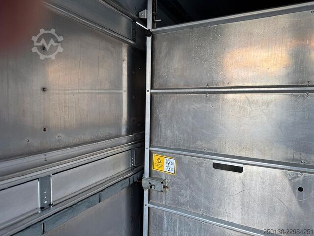 รถพ่วงขนส่งม้า IFOR WILLIAMS SB 2 TA35 PKW Tandem Viehanhänger