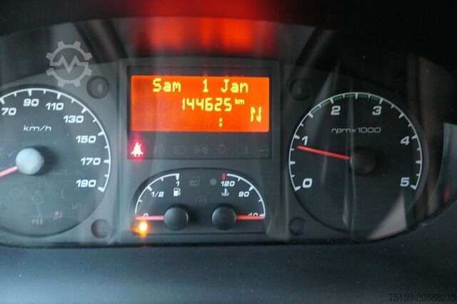 Furgão fechado iveco Daily 35 S11 C30C AUTOMATIK KAMERA Regale LUFT DURCHGANG EURO-5 CoC