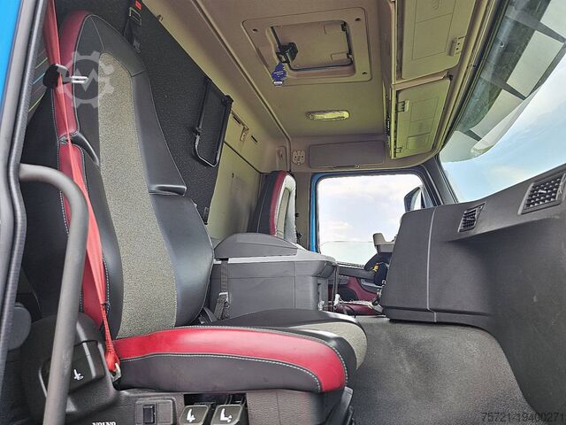 Suitcase VOLVO FM 370 19.5T  DOORS LIFT AC