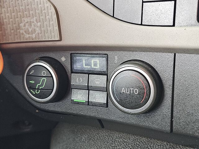 Suitcase VOLVO FM 370 19.5T  DOORS LIFT AC