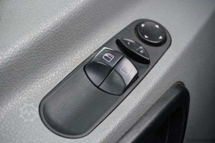 Mobil van Volkswagen Crafter 2.0 TDI 136PK L2H2 - Airco - Cruise - C...