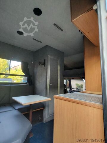 транспортьор за коне, превоз за състезателни коне, кемпер, камион Mercedes Pferderenntransport Pferderenntransporter 1120