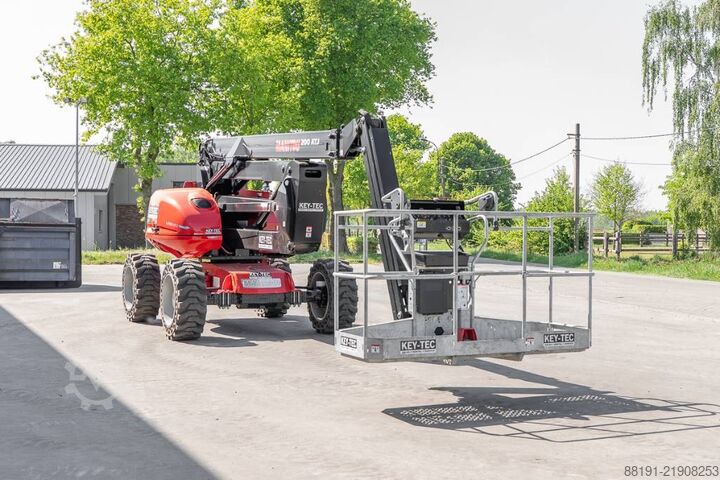 Ledad teleskopisk arbetsplattform Manitou 200 ATJ