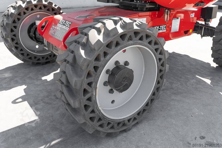Ledad teleskopisk arbetsplattform Manitou 200 ATJ