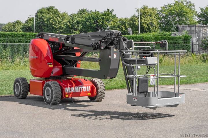 Kĺbová teleskopická pracovná plošina Manitou 150 AET JC 3D