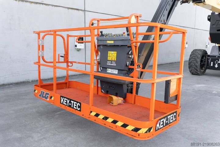 Teleskopická plošina JLG 1250 AJP