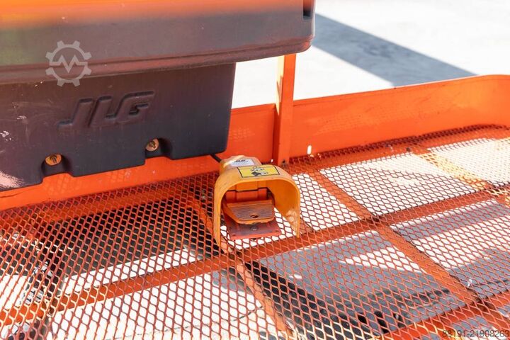 Teleskopická plošina JLG 1250 AJP