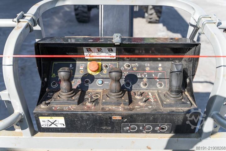 Teleskopická plošina Manitou 220 TJP
