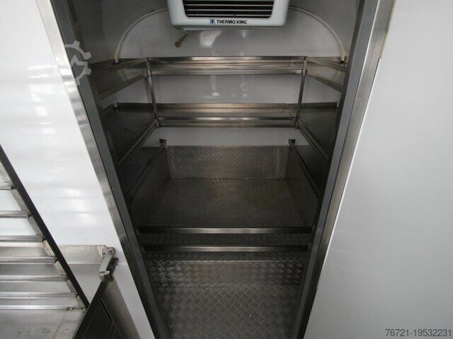 Tirdzniecības piekabe Airstream Land Yacht Sovereign Catering + Foodtrailer