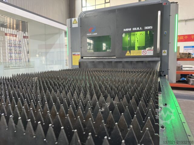Lasersnijmachine PENTA LASER MINI BULL
