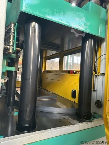 Spuitgietmachine Arburg 1500T 3200-1300 e² / Hybridmaschine mit