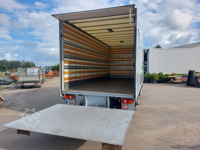 Камион с кашони DAF LF 45