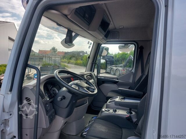 Камион с кашони DAF LF 45