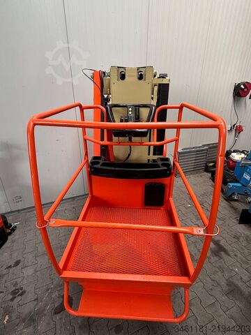 Nền làm việc dạng ống lồng JLG Toucan 8E