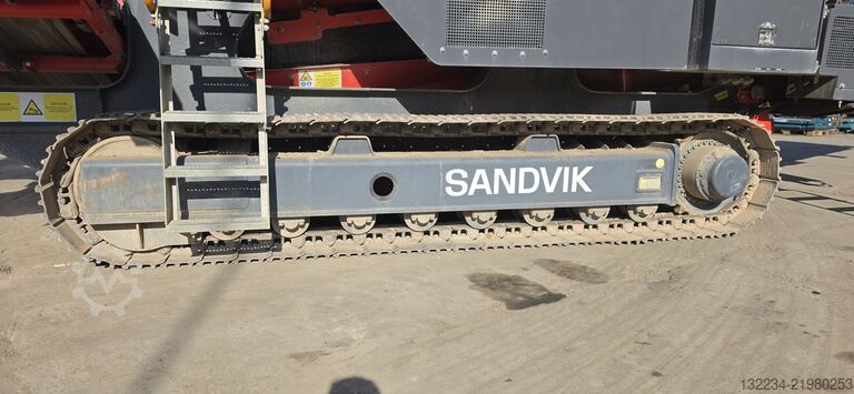 Unit penghancur Sandvik QJ241 jaw crusher