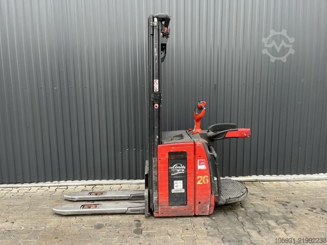 Stand-on gaffeltruck Linde L14AP
