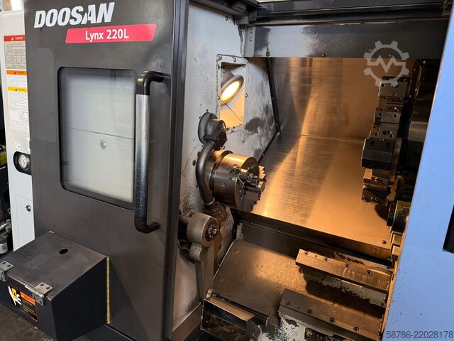 مخرطة CNC Doosan Lynx 220LB