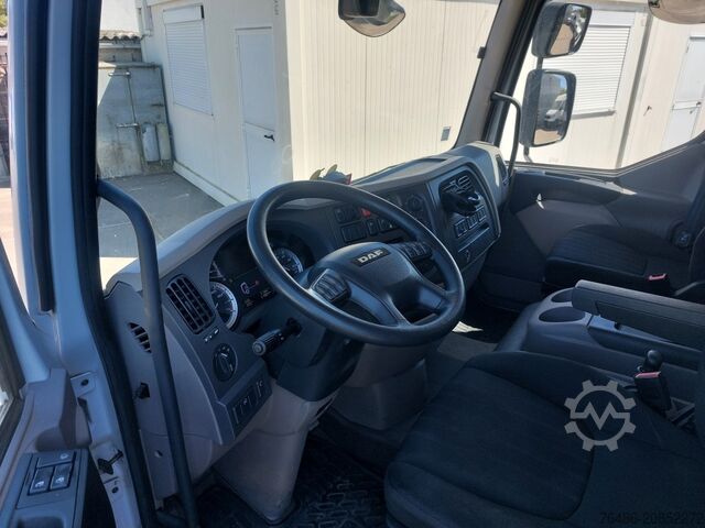 Transporter mit Koffer DAF LF 45