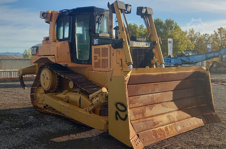 Planiermaschine Caterpillar D6T