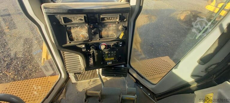 Planiermaschine Caterpillar D6T