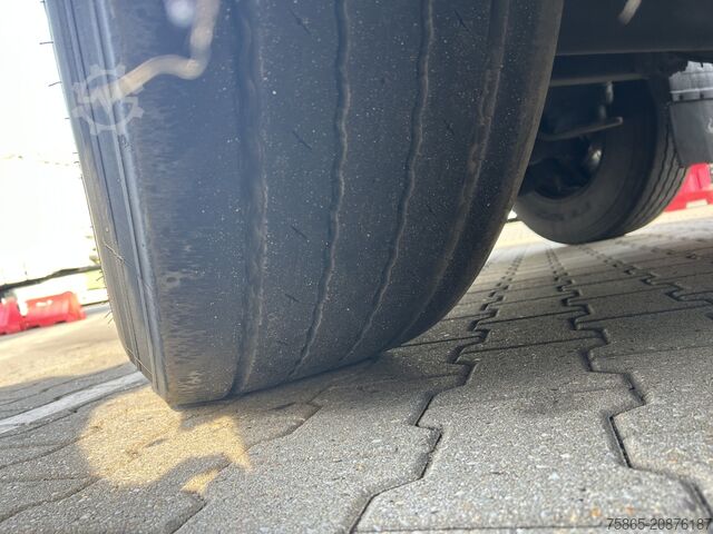 Koffer Schmitz Cargobull SCB S3B / Box / Loadlift / 2x Liftas / APK 03-27