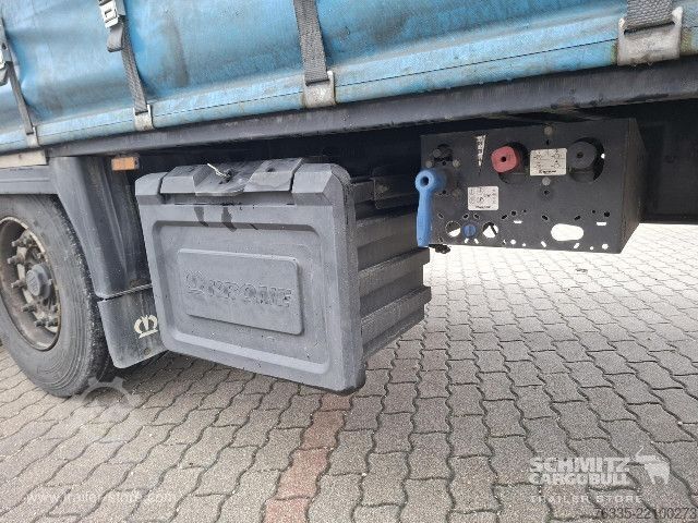 방수포가 설치된 오픈 세미트레일러 Krone Curtainsider Mega