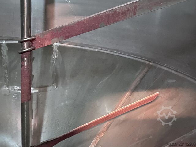Serbatoio di fermentazione per vino rosso con agitatore  