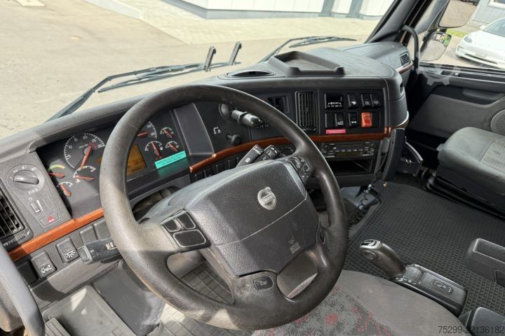 Вантажівка з відкритою платформою Volvo FH12-460 6x2 Brücke / Swiss-Vehicle