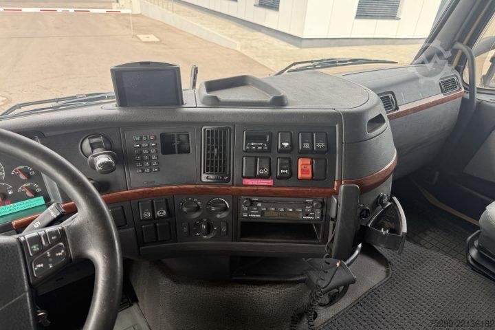 Вантажівка з відкритою платформою Volvo FH12-460 6x2 Brücke / Swiss-Vehicle
