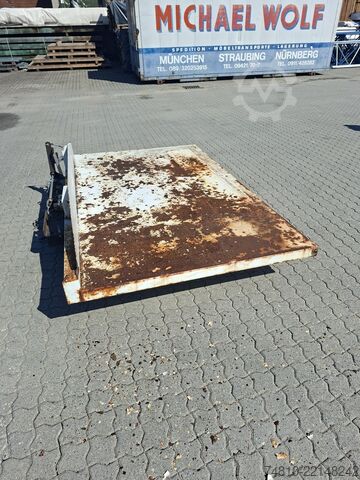 Laserski rezalni stroj / Odpadi pločevine / TRUMPF Restgitterpalette / Holztransport