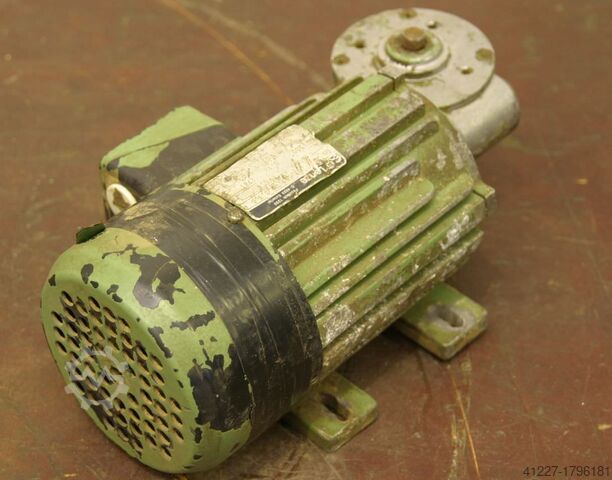 Moteur à engrenages 0,1 kW 60 tr/min Lenze B3 Winkel