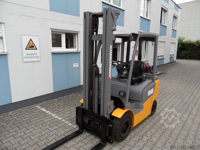 Montacargas de GLP Jungheinrich TFG 316 - Triplex - wenig Stunden