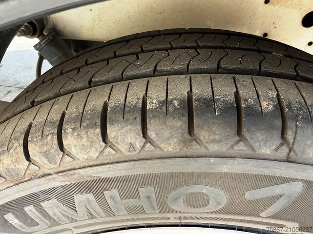 平板卡车 NISSAN NV 400