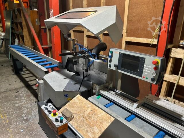 Sierra ingletadora de una sola cabeza con corte a medida Elumatec MGS 105/01