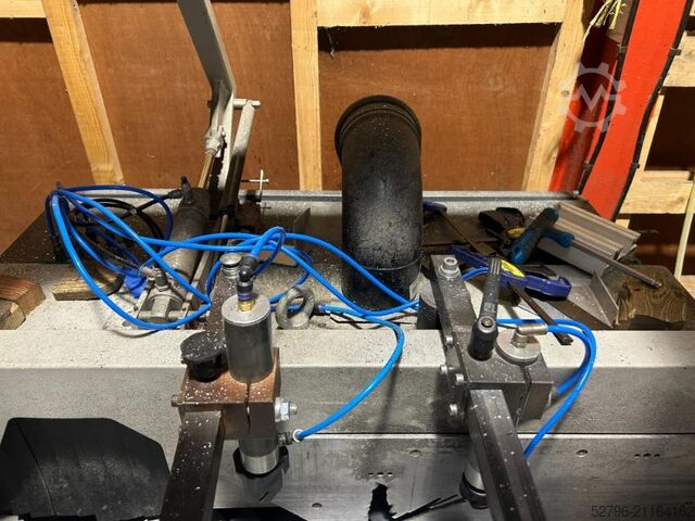 Sierra ingletadora de una sola cabeza con corte a medida Elumatec MGS 105/01