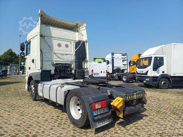 Tractor estándar DAF XF460