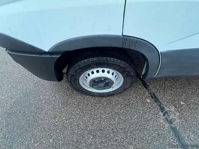 รถตู้แบบกล่อง IVECO Daily 35S16 Koffer mit Ladebordwand *Klima-aut.*