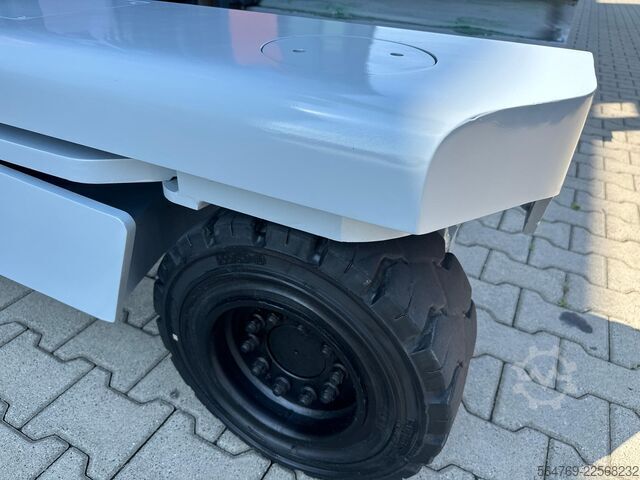 čtyřcestný vysokozdvižný vozík Hubtex DQ45 G //LPG//Triple//Only 1116 hours !