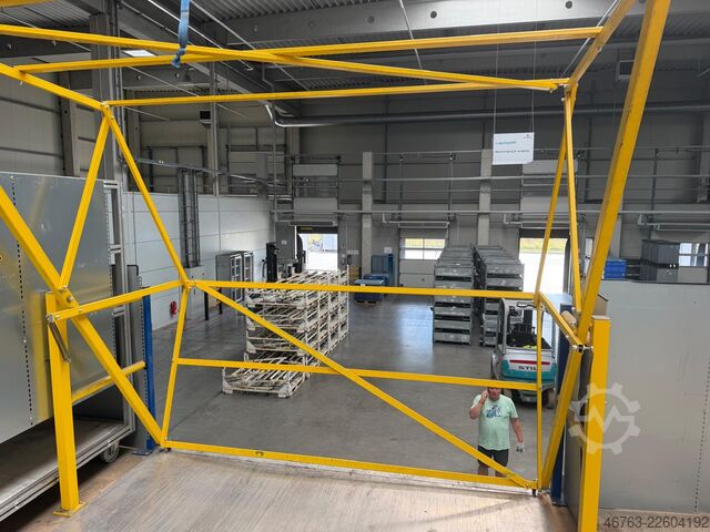 Depo platformu palet transfer alanı Palettenübergabestation 