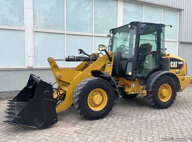 Chargeuse sur pneus CAT 906 M   2018