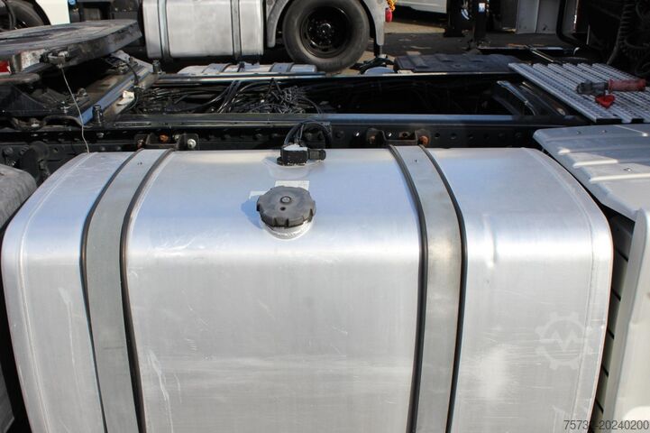 Standard trekkvogn MAN TGX 18.480 E6 Flachdach   2 Tanks   Retarder