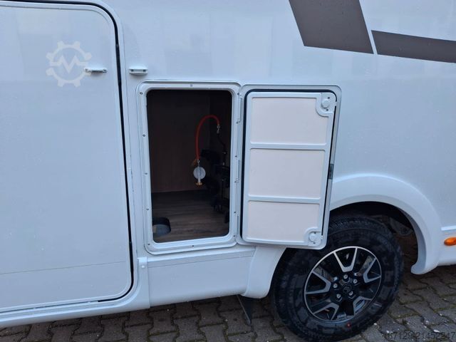 แคมเปอร์กึ่งบูรณาการ CARADO T 338s Markise / Radträger / Alufelgen