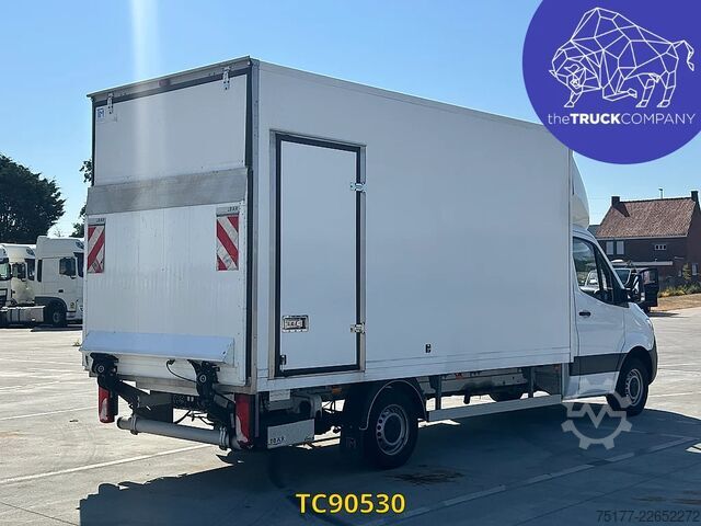 Ferðatösku Mercedes-Benz Sprinter 317 CDI KOFFER MET LIFT - AUTOMAAT
