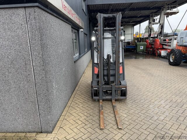 Linde H16T-01 триплекс 545 / боковое смещение / 4-я функция / 2019 / 10 200 часов / пропан-бутан (LP LINDE H16T-01 triplo545 / sideshift / 4e functie / 2019 / 10.200uur / LPG