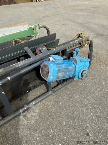 Pokretna traka 2 je svežena i korita SEW-EURODRIVE 